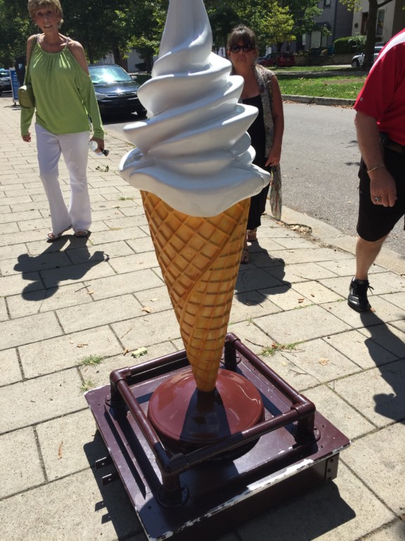 Riverside food tour ice cream stop